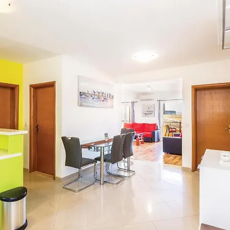Awesome In With Kitchen Baška Voda